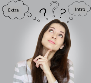 femme pensive, s'interroge, introversion ou extraversion 